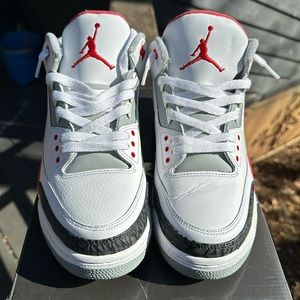 AIR JORDAN 3 RETRO
WHITE/FIRE RED-CEMENT GREY
136064-161